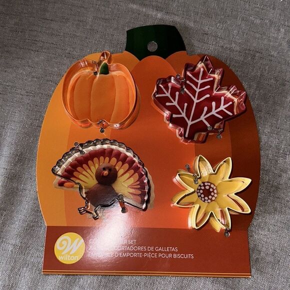 Wilton Fall 🍁 Cookie Cutter Set! - Picture 2 of 4